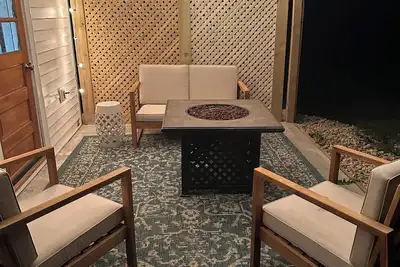Tiny House + workspace + acreage + near lake