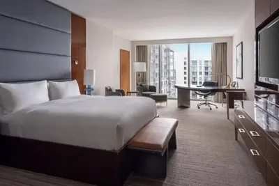 Image de Deluxe King Room Near River Front Mia