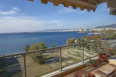 Image de Seafront family apartment plus free parking, the Cruiseflat