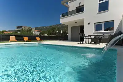 Image de Villa Flora (V0122-K1) - Kastel Kambelovac