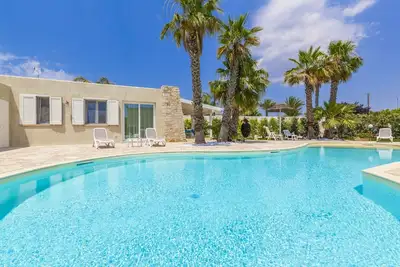 Image de Charming house with pool and garden