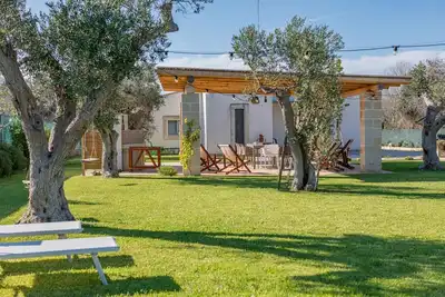 Image de Comfortable house in the countryside with garden near the sea