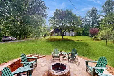 Image de Water-view cabin near golf with fireplace, deck & firepit - snowbird-friendly