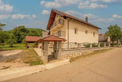 Maison Rose (111131-K1) - Otocac