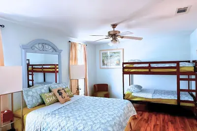 Image de NewRenovated House 1MinuteWalk To Get MiramarBeach