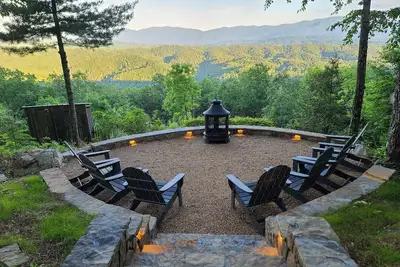 Image de Tallassee Family Home w/ Stunning Smoky Mtn Views