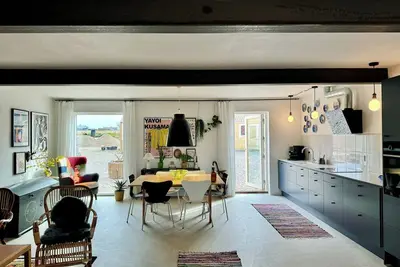 Image de Nyistandsat, Stor og Farverig Ferielejlighed ved Dejlige Dråby Strand