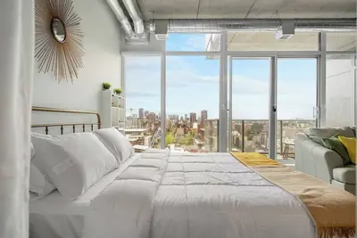 Image de Designer Studio in the Sky - Views, Ac, Patio