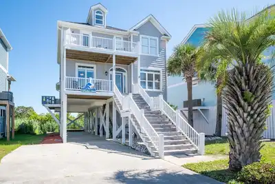 Image de New Ocean View - Second Row - Private Home in Oak Island