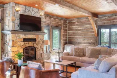 Image de Chalet en Bois Rond - Spa, Sauna & Pit a Feu