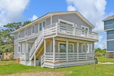 Image de 406 - South Nags Head, Updated 4-Bedroom Home that's Close to the Ocean!