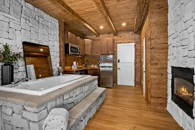 Image de Coachman's Luxury Suite w/ Jacuzzi & Fireplace