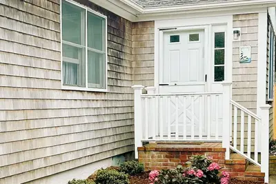 Image de Cozy Oak Bluffs Cottage walk to town Pet Friendly