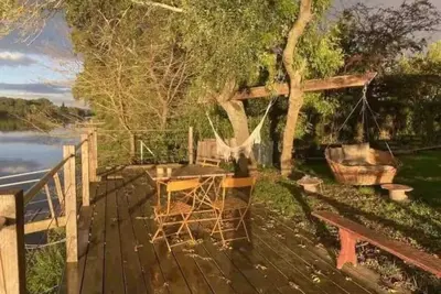Image de Cozy cottage on the river with kayaks floating pontoon, 100 km from Paris,