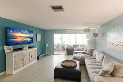 Image de 1255-501 Bayside Retreat with Coastal Charm