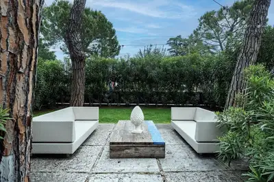 Image de Appartement avec climatisation, Wifi, bain à remous, sauna, Tv, terrasse, près de Sirmione