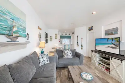 Image de Inviting Pet-Friendly Condo with a Heated Pool, Hot Tub, and Private Balcony