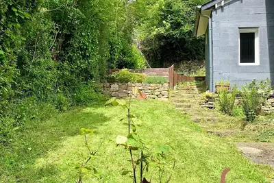 Image de Maison nichée dans la nature, bordée d’un ruisseau et proche du centre ville