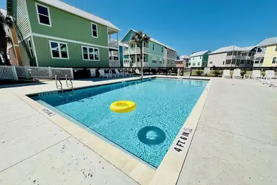 Image de New! Gated w/ 3 Pools & Hot Tub, Only 0. 5 Miles to Beach