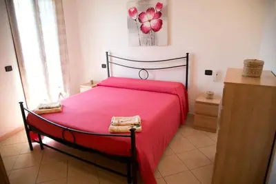 The \"Little House\" a stone's throw from the sea and Taormina