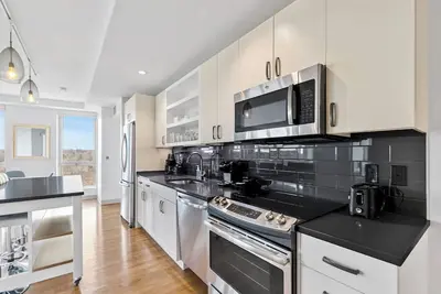 Image de Fabulous 2br 2ba unit lake view