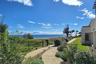 Image de Vue mer et Accès Direct à la Plage de Sable fin!
