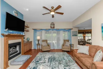 Image de Dog-friendly home near the beach with grill, washer\/dryer, central Ac, & WiFi