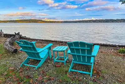 Image de Waterfront couples getaway with patio, gas fireplace, full kitchen and Wifi