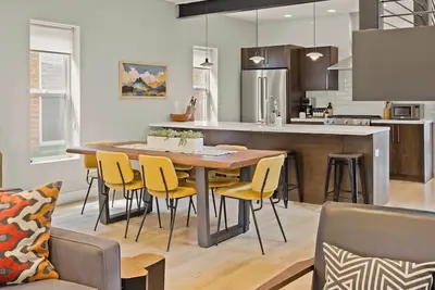 Highlands Square Bungalow | Private Yard | Garage