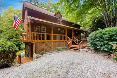 Image de Cashiers, Lake Glenville Highlands Retreat Waterfall, Fire Pit, Ac, Dog-Friendly