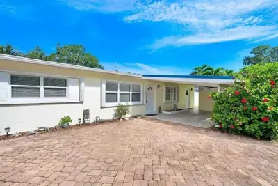 Image de Entire House in Beautiful Cocoa Beach Area!