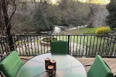 Image de Hot Tub•Relax & Reset by the River•Ski•One of a kind property