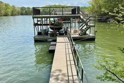 Image de Grey Goose on Lake Lanier with Deep Water Dock