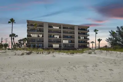 Image de Perfect Place to Stay For your Luxurious Beach Front Getaway! ! ! ! !