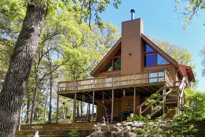 Image de Lakeside Cabin with Cozy Loft!