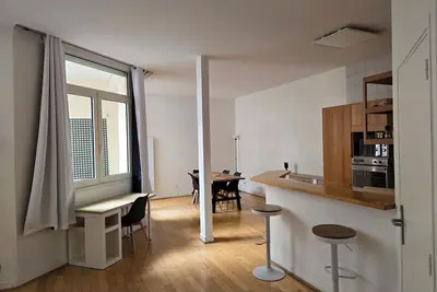 Image de Large, bright apartment in the heart of the 9th arrondissement.