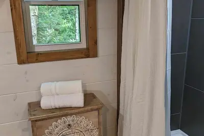 Image de Windsong Creek side cabin c-2