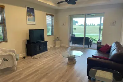Image de Beautiful golf course view. Large kitchen. Open concept living area.