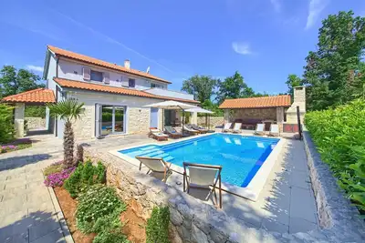 Image de Belle villa Aurora avec piscine privée, sauna et jacuzzi