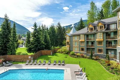 Image de Near village center/mountain view/a nice, clean and cozy condo in Cascade Lodge