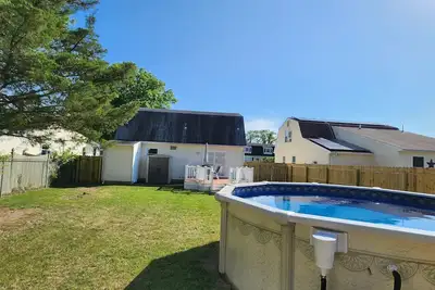 Image de 5 Bedrooms and Pool, Hottub, Large Fenced Yard, Near Bay Beaches, Pet Friendly