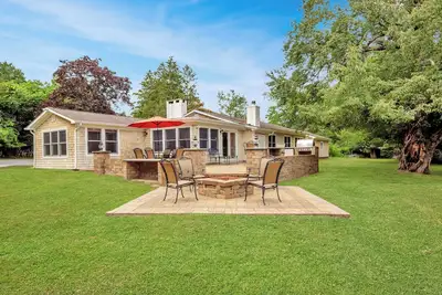 Image de Hamptons Home! 3 bedroom \/ 3 bath, 1. 4 acres, South of S Country Rd, Remsenburg