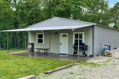 Image de \"The Oaks\" a country retreat just 2 miles away from town.