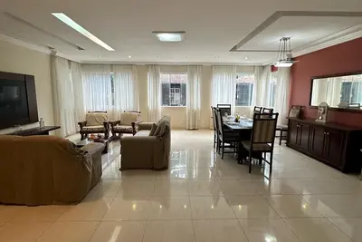 Image de Spacious apartment steps away from Copacabana Beach - 4 bedrooms