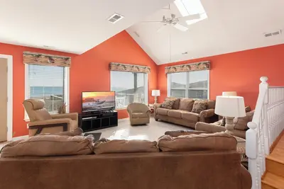 Image de Hobbs Realty - Oceanfront Dog Friendly Home, Expanded Boardwalk w/Picnic Table, and Rocking Chairs