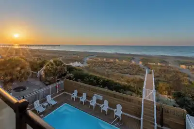 Image de Hobbs Realty - Luxury Oceanfront Home w/Heated Pool, Game Room, and Elevator