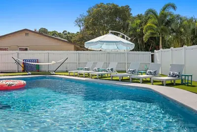Image de Heated Pool Home with Games, <2mi to Beaches