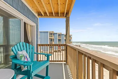 Image de Oceanfront Escape with Sunrise Views, Beach Access & Coastal Comfort!