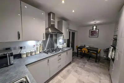 Image de Modern 4 bed house in Newport, home away from home