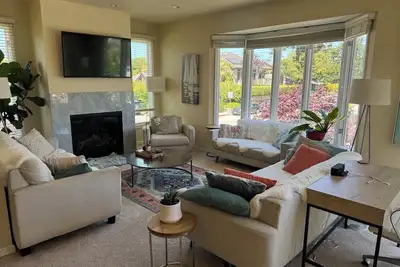 Image de Steps from Seabright beach. Five Br Family-sized house with Bbq deck.